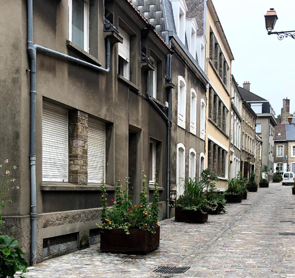 Lumineux T2 Vieille ville 3 pers parking gratuit - by La Source d'OrFée Boulogne-sur-Mer Exterior foto